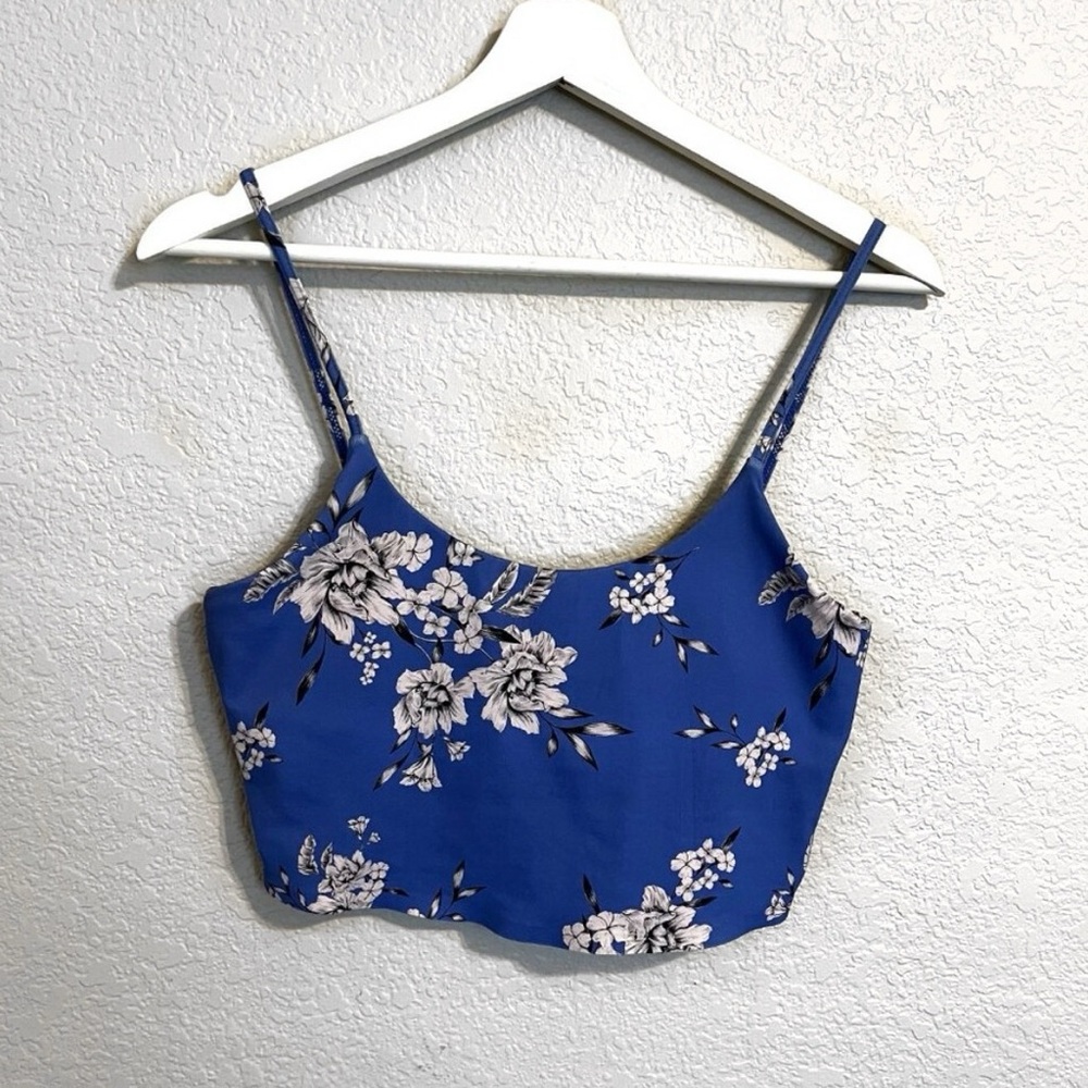 Spiritual Gangster Blue Floral Cropped Sleeveless Athletic Top Women M